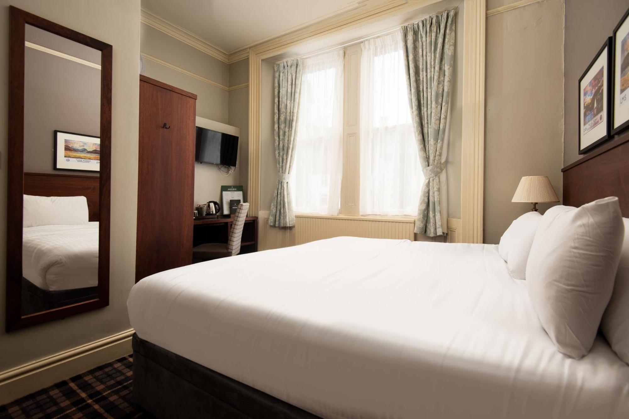 The Ambleside Inn - The Inn Collection Group Room photo